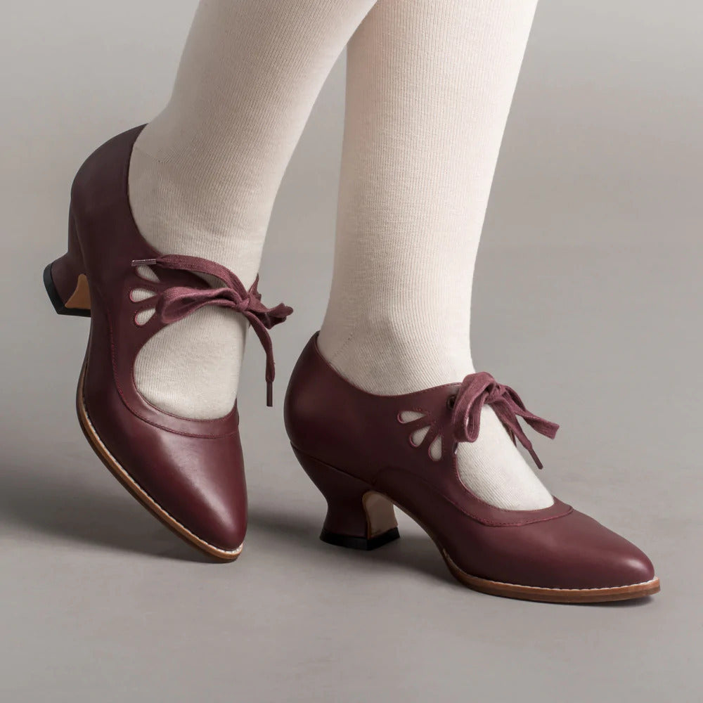 JENARA | Retro Hakken met Elegante Veters