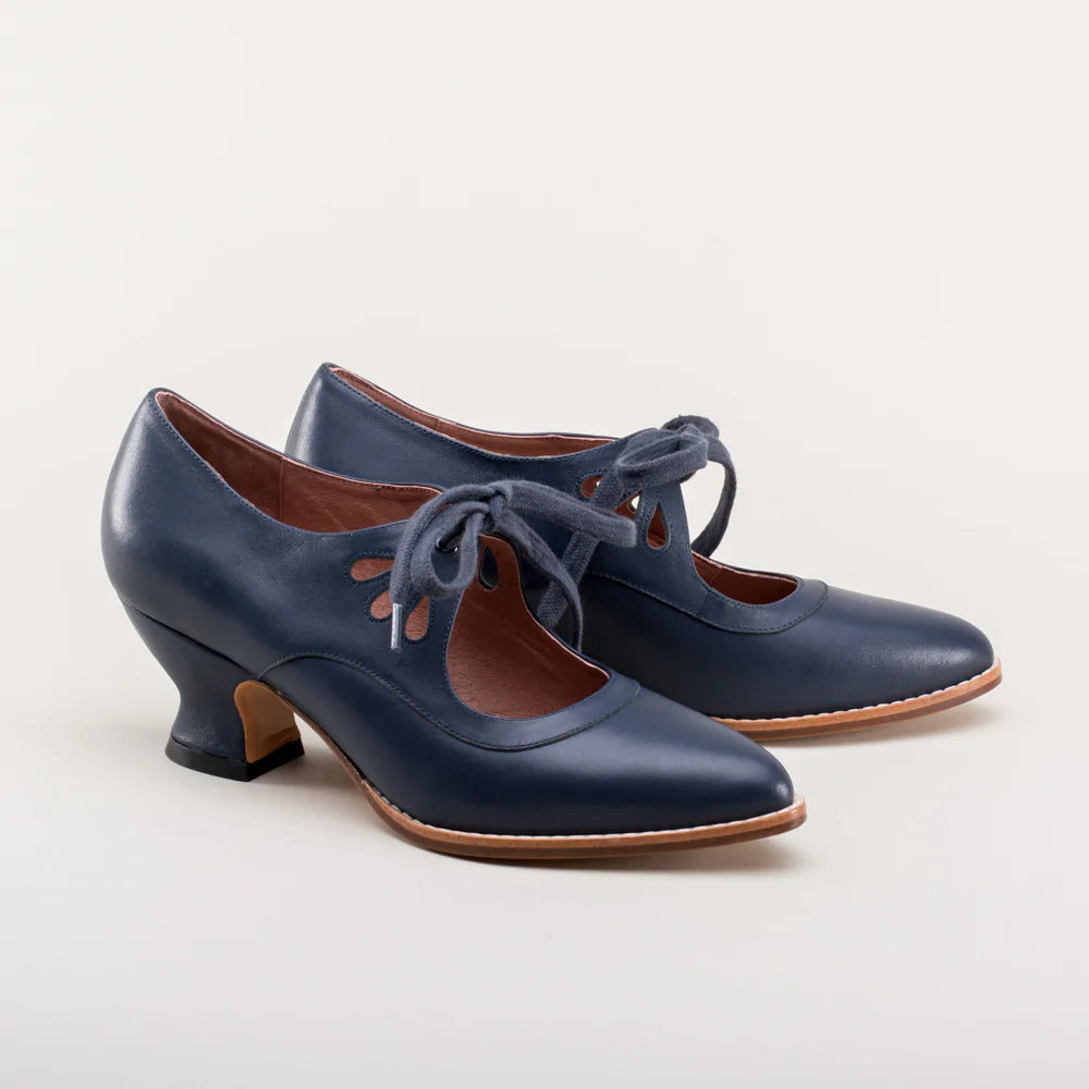 JENARA | Retro Hakken met Elegante Veters