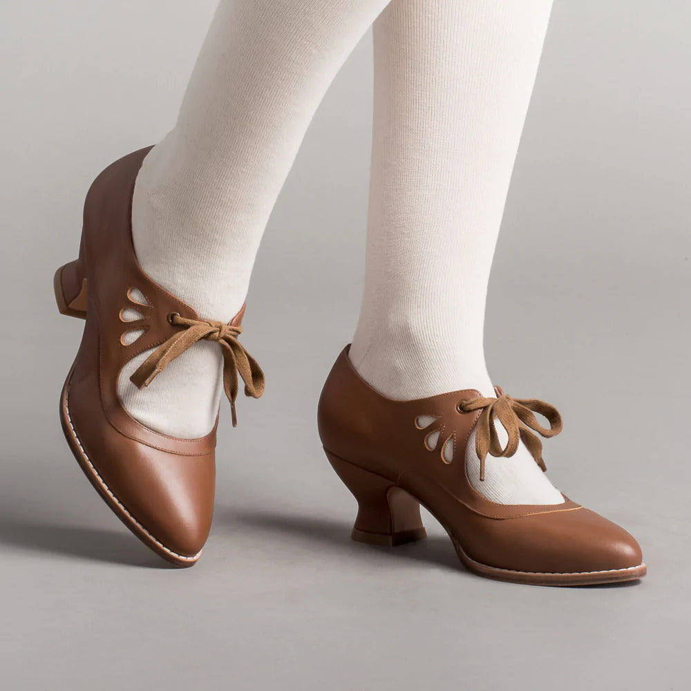 JENARA | Retro Hakken met Elegante Veters