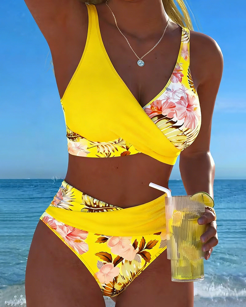Rosina | Bikini met bloemenprint en contrastdetails