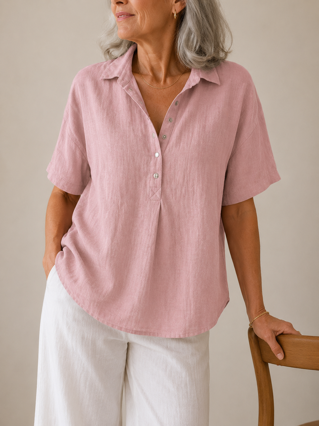 Amber | Blouse met kraag en knoopdetail 1+1 GRATIS