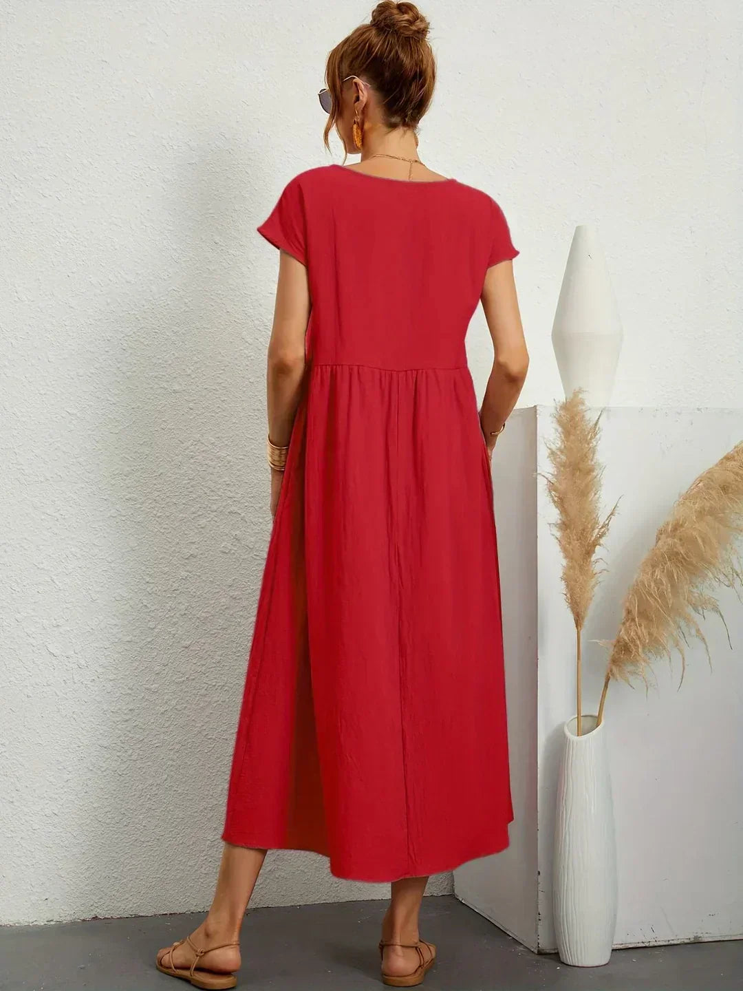 Emilie | Soepelvallende midi-jurk met tijdloze elegantie