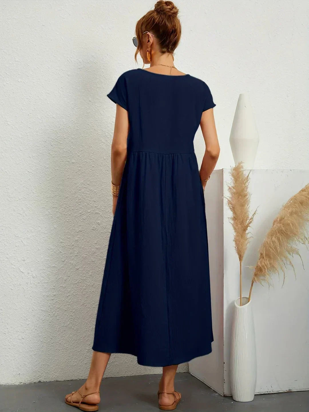 Emilie | Soepelvallende midi-jurk met tijdloze elegantie