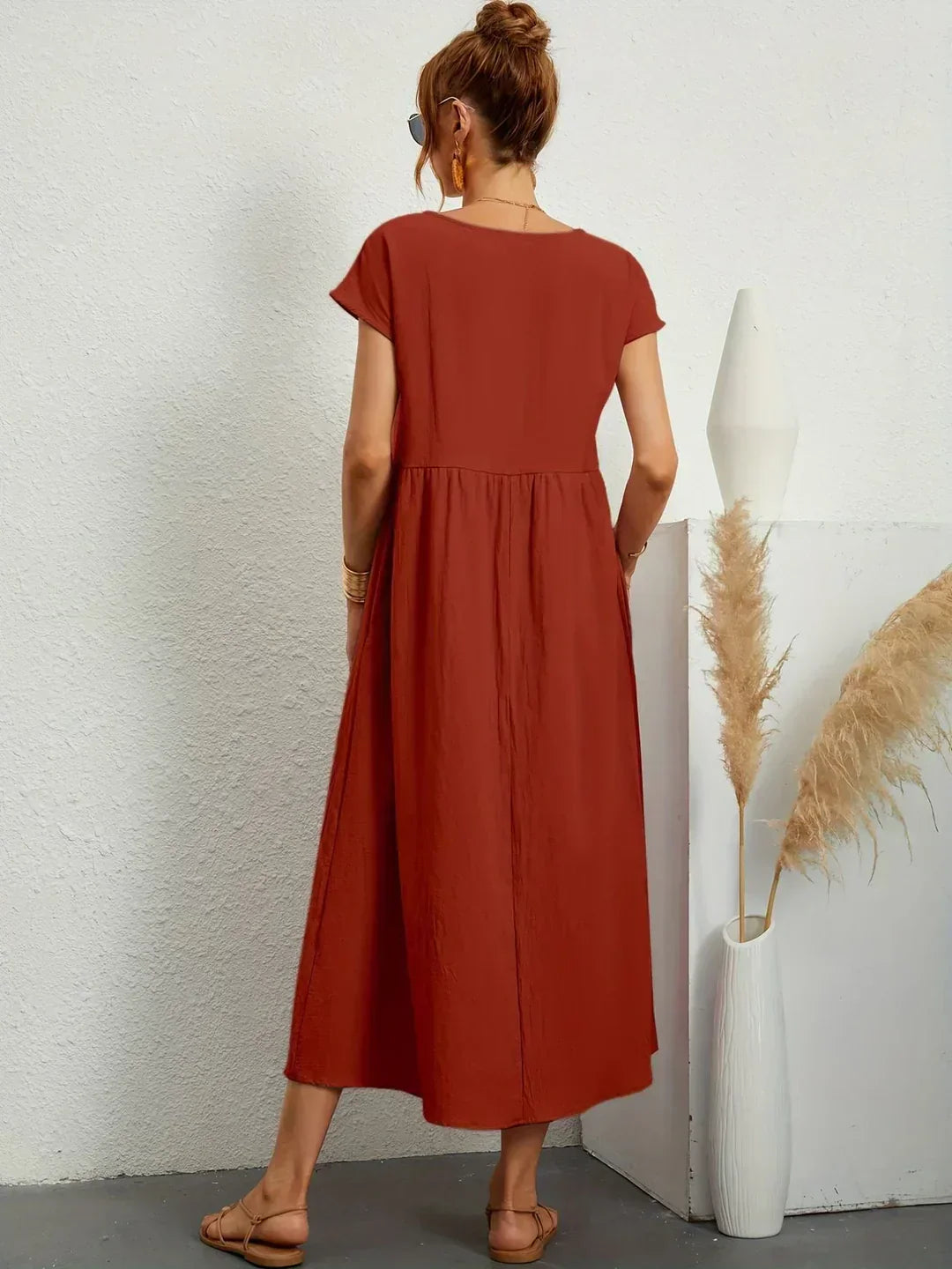Emilie | Soepelvallende midi-jurk met tijdloze elegantie