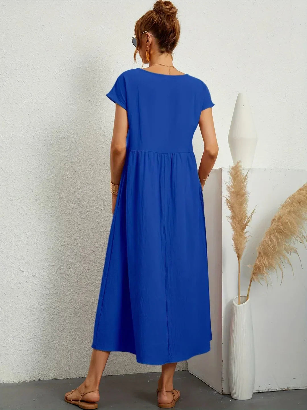 Emilie | Soepelvallende midi-jurk met tijdloze elegantie