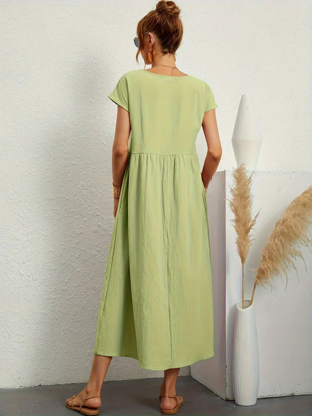 Emilie | Soepelvallende midi-jurk met tijdloze elegantie