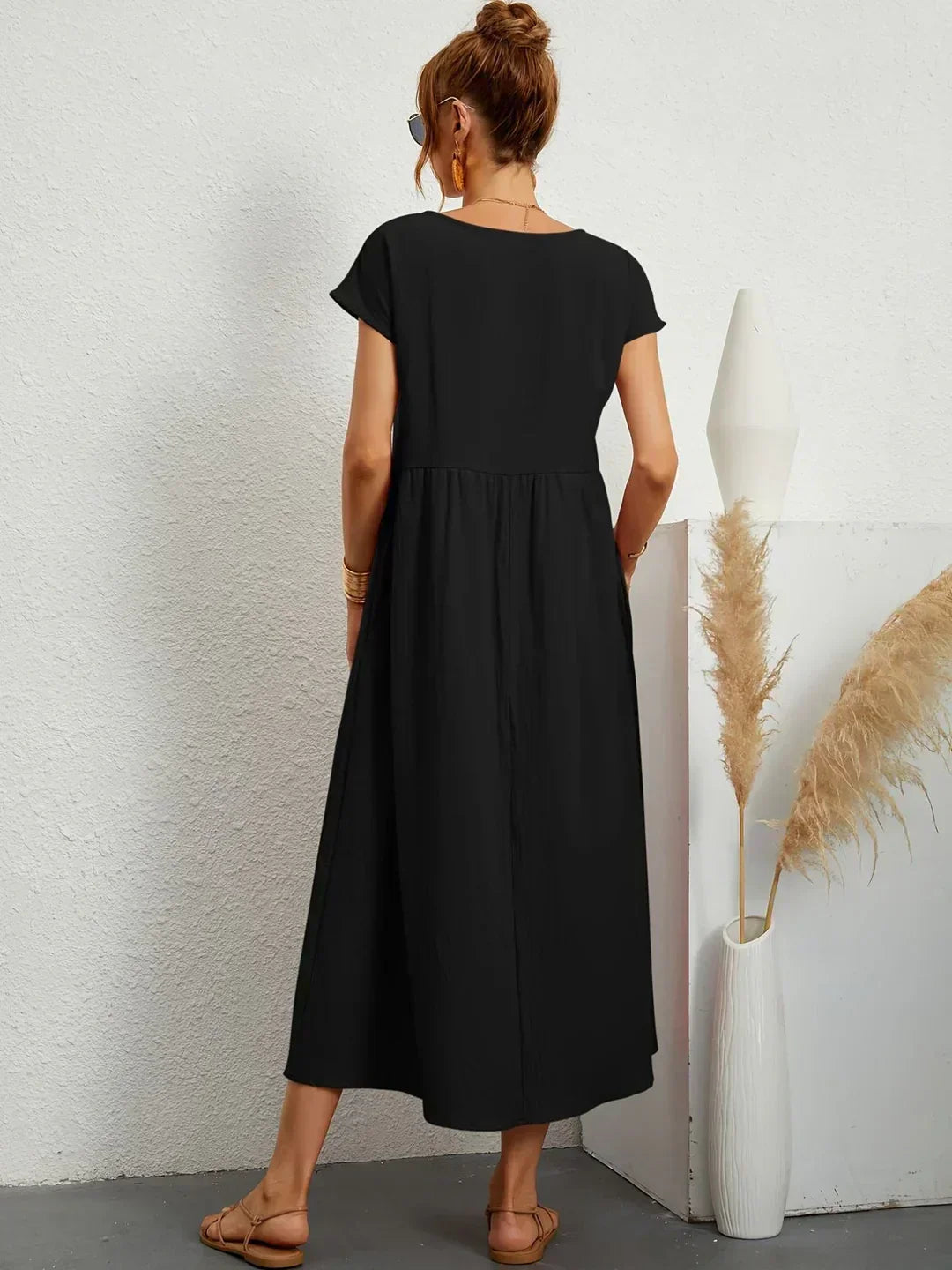 Emilie | Soepelvallende midi-jurk met tijdloze elegantie