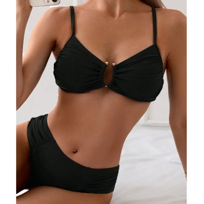 PRAELIA | Bikini met Decoratieve Cut-Out en Elegante Ondersteuning voor Zomerse Dagen