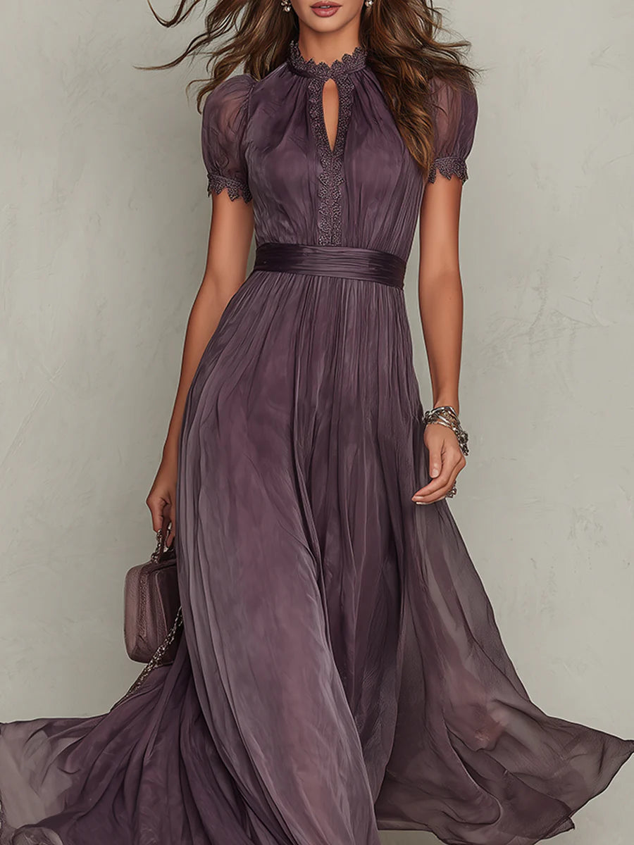 Liliana | Lange Jurk met Keyhole Halslijn en Chiffon Kantdetails