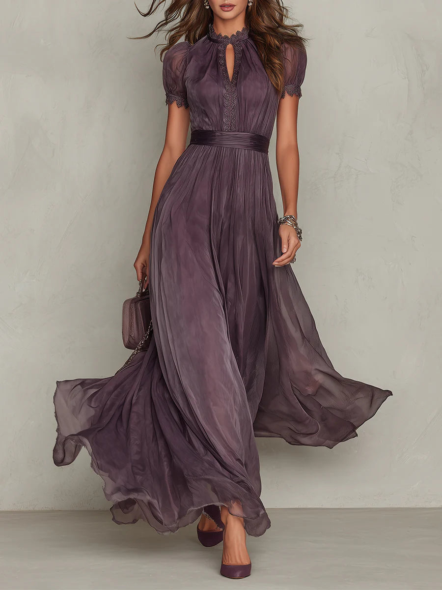 Liliana | Lange Jurk met Keyhole Halslijn en Chiffon Kantdetails