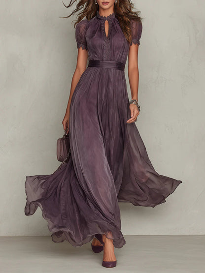 Liliana | Lange Jurk met Keyhole Halslijn en Chiffon Kantdetails