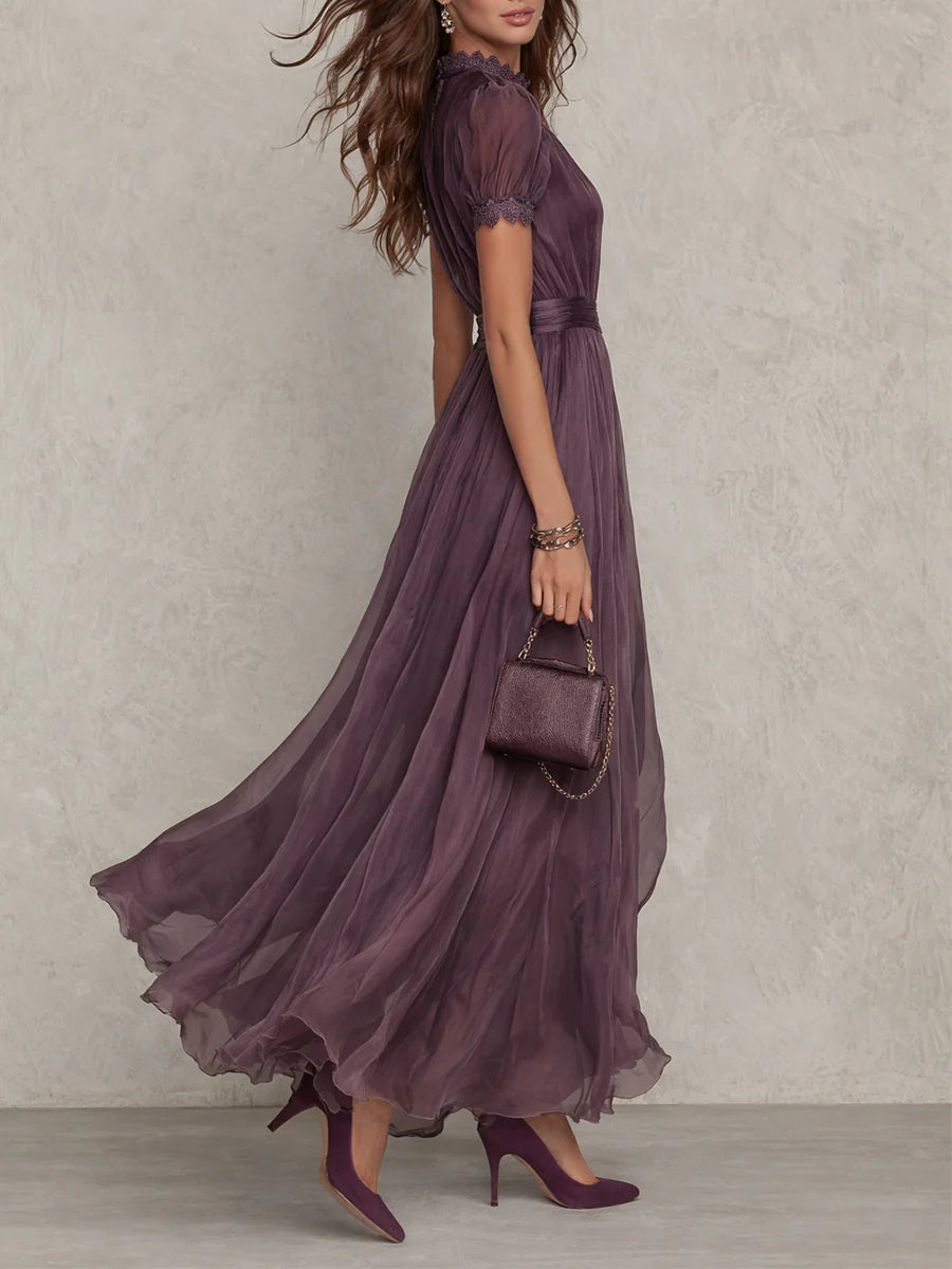 Liliana | Lange Jurk met Keyhole Halslijn en Chiffon Kantdetails