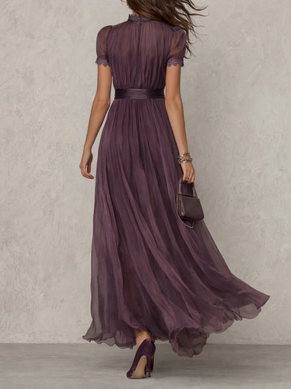 Liliana | Lange Jurk met Keyhole Halslijn en Chiffon Kantdetails