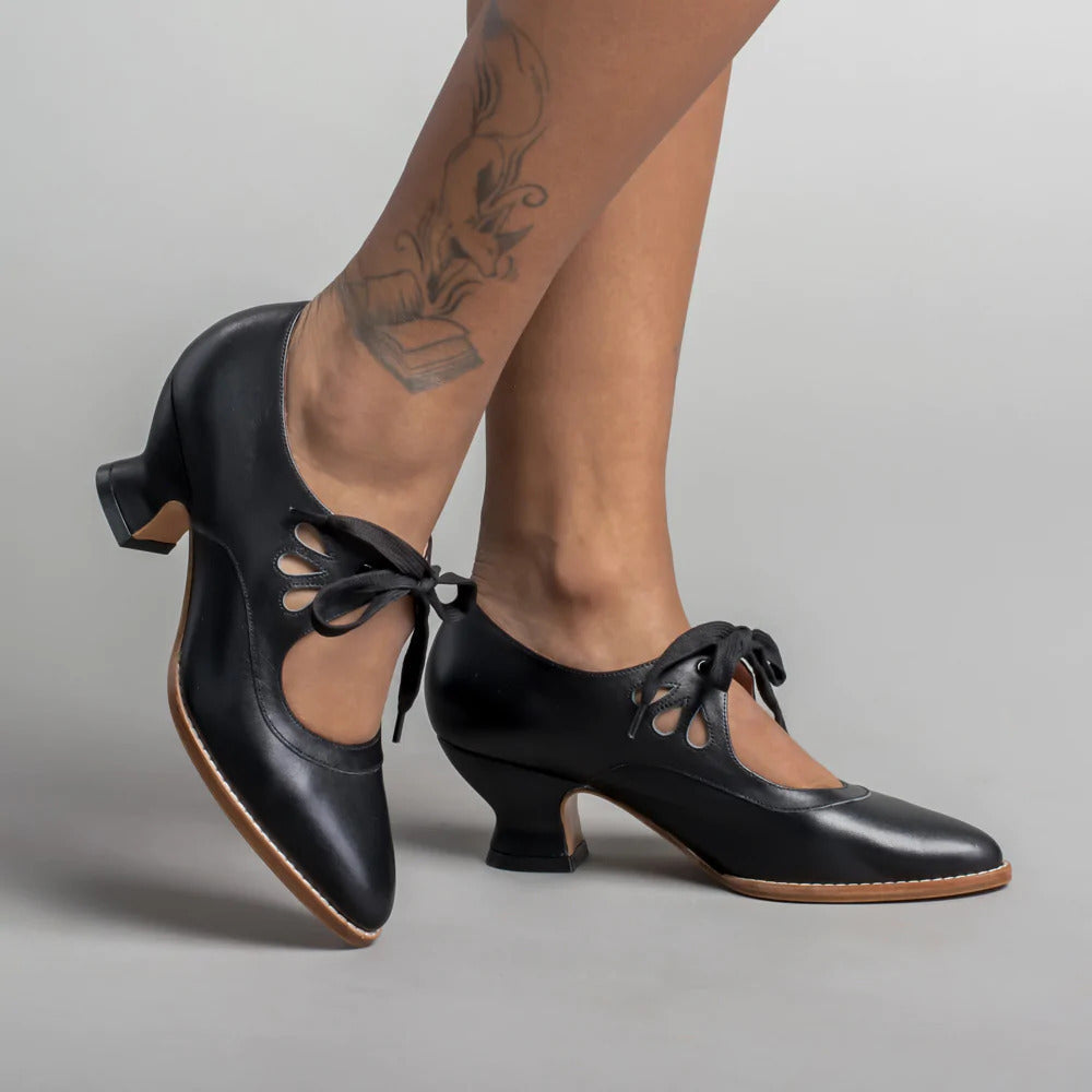 JENARA | Retro Hakken met Elegante Veters