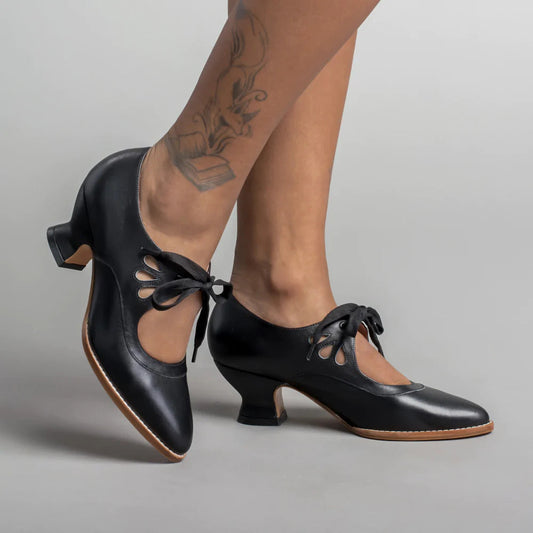 JENARA | Retro Hakken met Elegante Veters