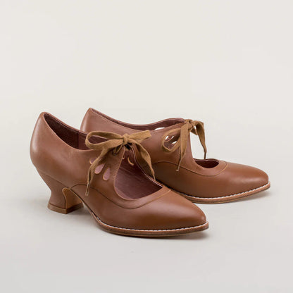 JENARA | Retro Hakken met Elegante Veters
