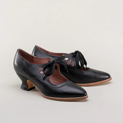JENARA | Retro Hakken met Elegante Veters