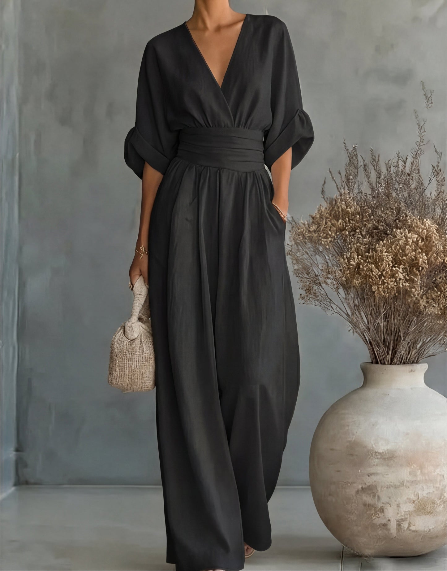 Livia – Elegante jumpsuit met V-hals en wijde pijpen