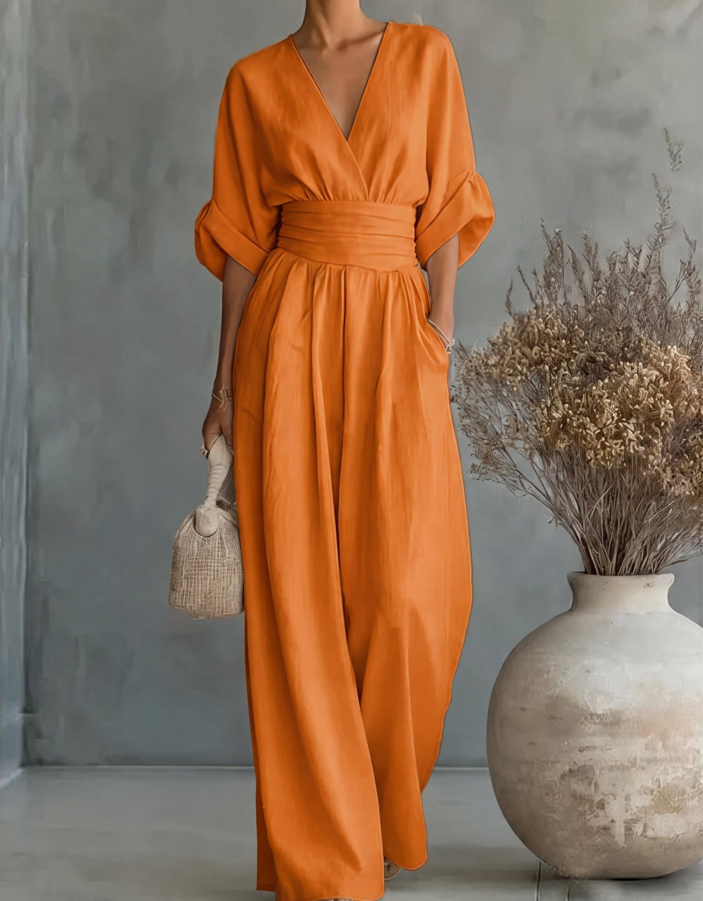 Livia – Elegante jumpsuit met V-hals en wijde pijpen