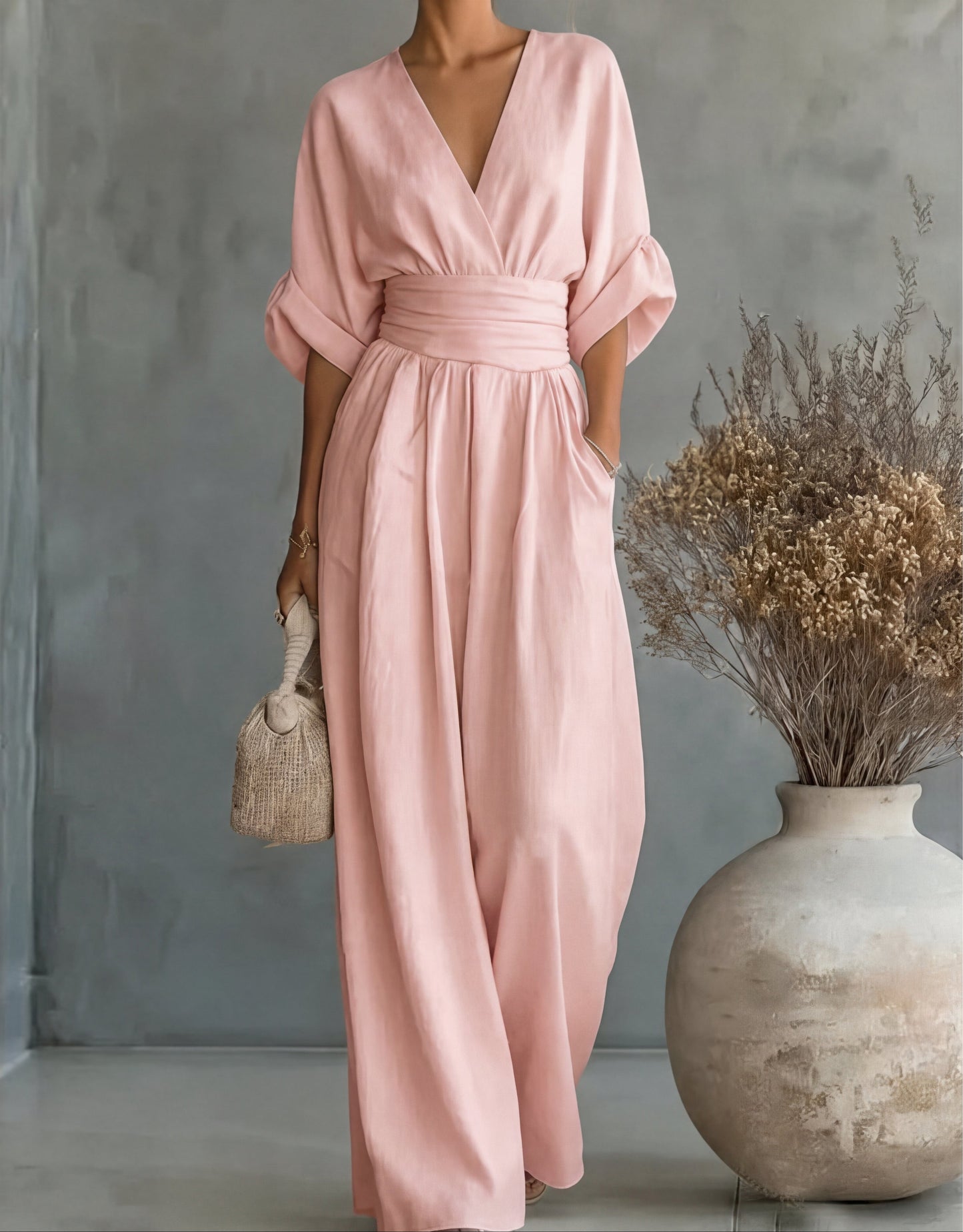 Livia – Elegante jumpsuit met V-hals en wijde pijpen