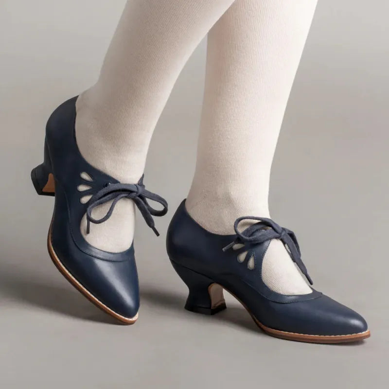 JENARA | Retro Hakken met Elegante Veters